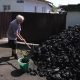 450 семей ленинск-кузнецких семей получат благотворительный уголь
